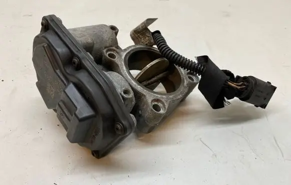 Toyota RAV 4 (XA40) Throttle valve 3465672 10378517