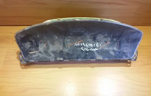 Mitsubishi Sigma Speedometer (instrument cluster) MB879684 1573208573