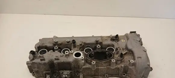 BMW 5 G30 G31 G38 Rocker cam cover 8601707 11128601707