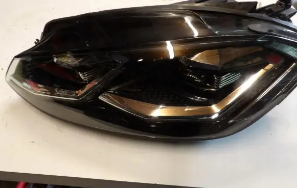 Volkswagen Golf VII Headlight/headlamp