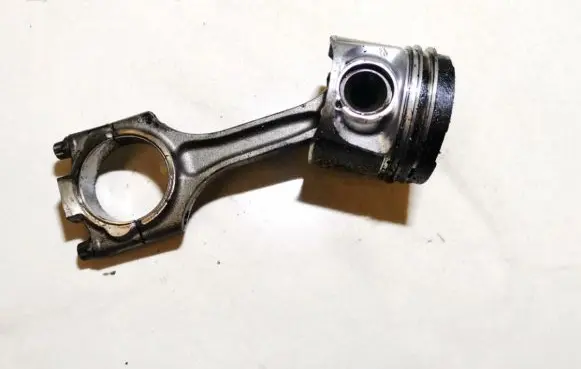 Volvo XC60 Piston with connecting rod