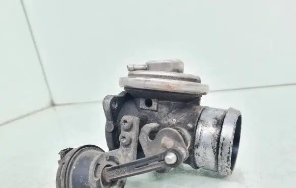 Skoda Octavia Mk1 (1U) EGR valve 038131501A