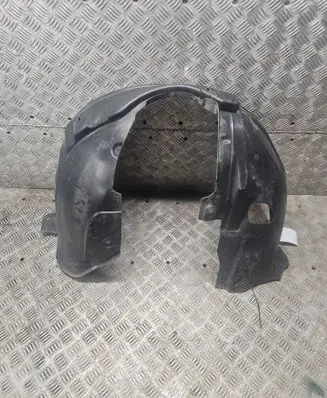 Front wheel arch liner splash guards