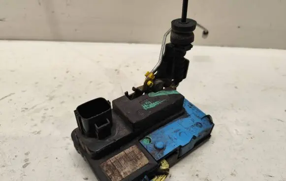 Volvo V70 Front door lock