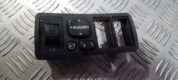 Toyota Avensis Verso Wing mirror switch 183575