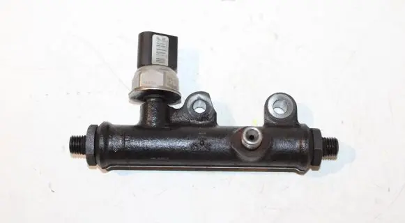 Land Rover Discovery 3 - LR3 Fuel main line pipe 5WS40050
