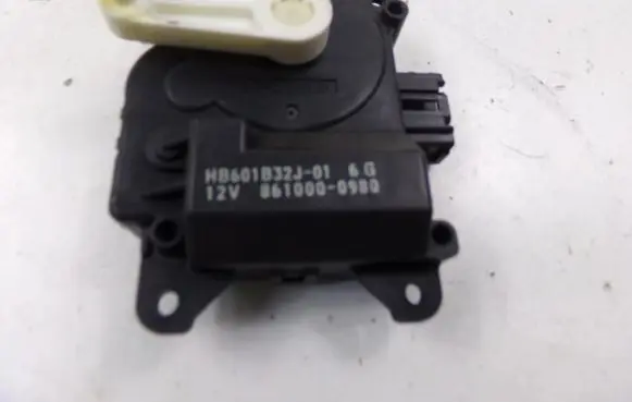 Mazda 3 I Air flap motor/actuator 8610000980