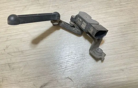 BMW X6 F16 Headlight/headlamp level sensor 6870200