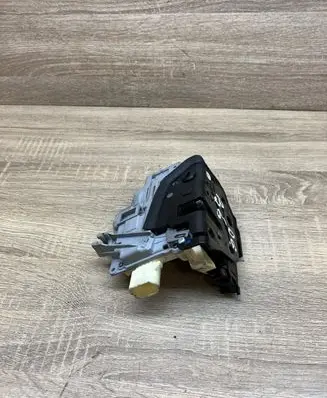 Volkswagen PASSAT B6 Rear door lock 3C4839016A