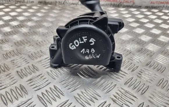 Volkswagen Golf V Oil pump 03C115251M