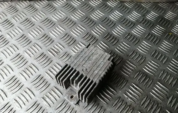 Coolant fan relay