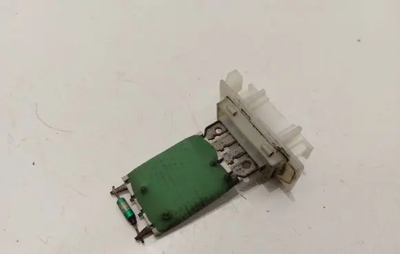 Volkswagen Golf VI Heater blower fan relay 