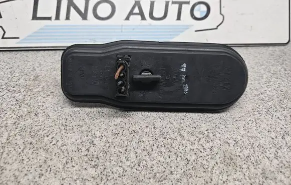BMW 5 E39 Tail light bulb cover holder 2496339 393390