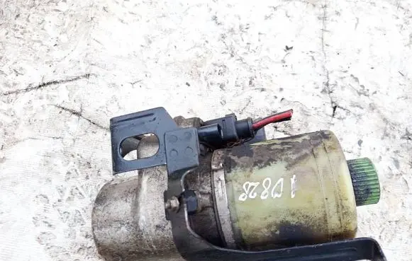 Volkswagen Polo IV 9N3 Power steering pump 6q0423371