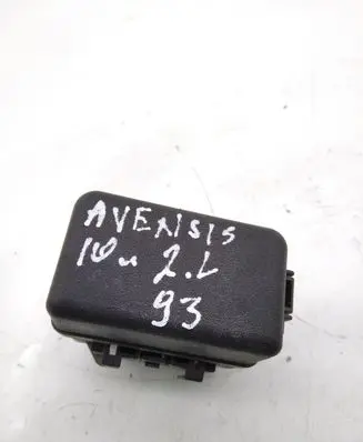 Toyota Avensis T270 Fuse module 9008087019