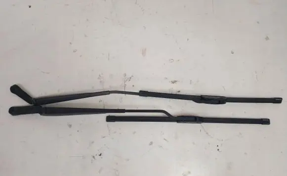 Audi A3 S3 8L Front wiper blade arm