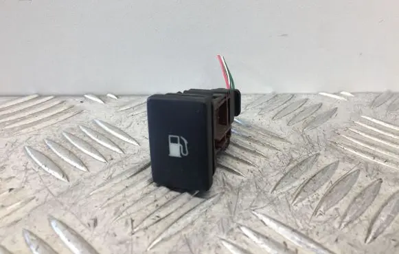 Toyota Avensis T270 Fuel tank opening switch 