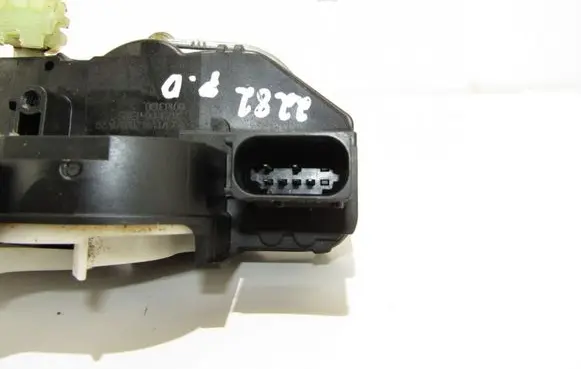 Opel Insignia A Front door lock 3023806e01s