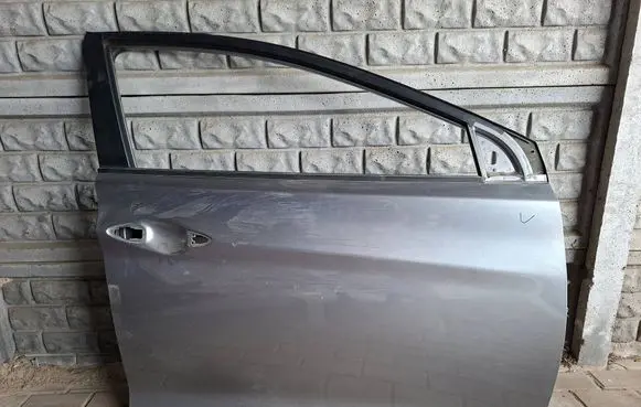 Hyundai Elantra Front door