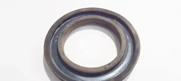 Nissan X-Trail T30 Front coil spring rubber mount 540348h500