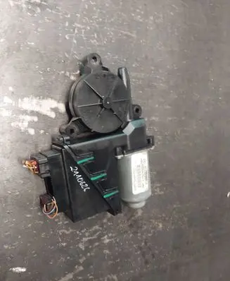 Volkswagen Polo Front door window regulator motor 6Q2959801A