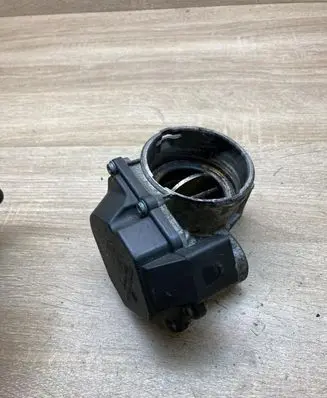 Volkswagen Golf V Throttle valve 03G128063G
