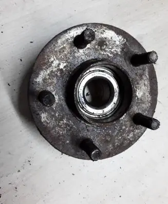 Nissan Almera Tino Rear wheel hub
