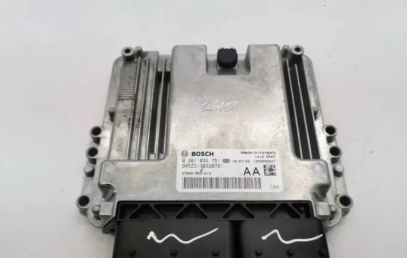 Honda CR-V Engine control unit/module 0281032751 9R5ZG130320761