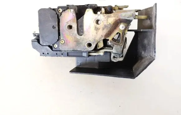 Alfa Romeo 156 Front door lock 16835553
