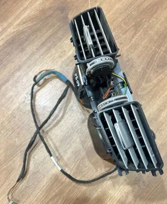 Mercedes-Benz E W212 Dash center air vent grill A2128303154 643002