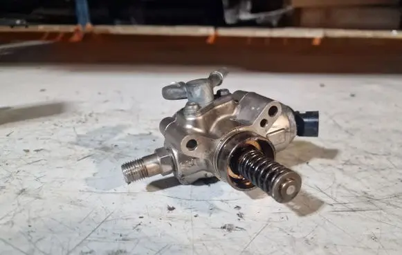 Fuel injection high pressure pump