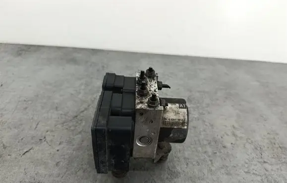 Skoda Octavia Mk2 (1Z) ABS Pump 