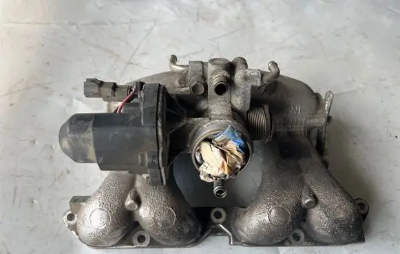 Toyota Prius (NHW20) Intake manifold 8945230150