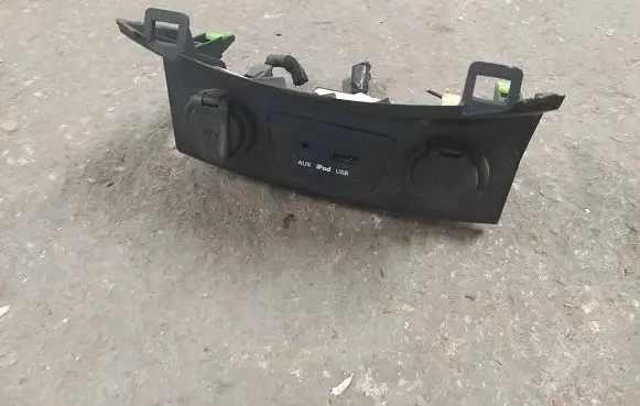 Hyundai i30 USB socket connector 