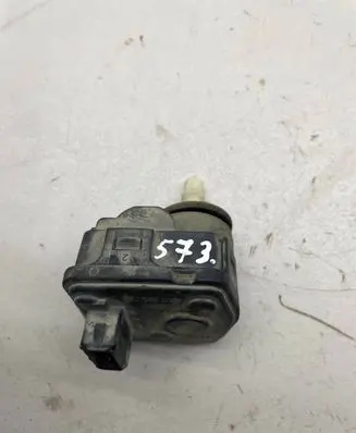 Volkswagen PASSAT B5 Headlight level adjustment motor 3a0941295