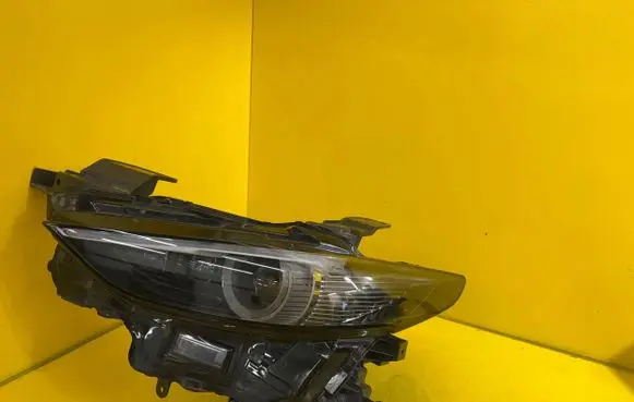 Mazda CX-30 Headlight/headlamp B0L5