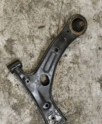 Toyota Avensis T250 Front lower control arm/wishbone