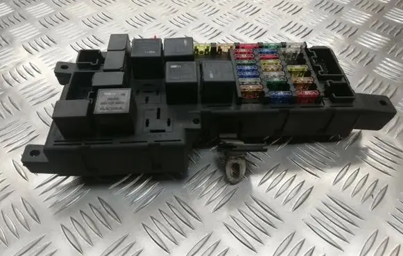 Volvo S60 Fuse module 8678449 518828009