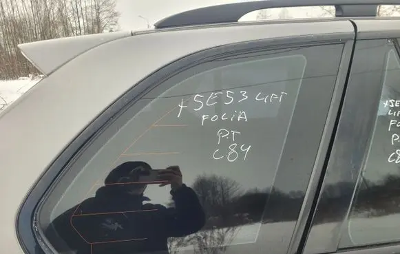 BMW X5 E53 Rear side window 