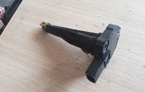 BMW 1 F20 F21 Oil level sensor 8638755