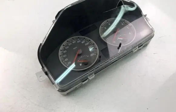 Volvo S40 Speedometer (instrument cluster) 30728642