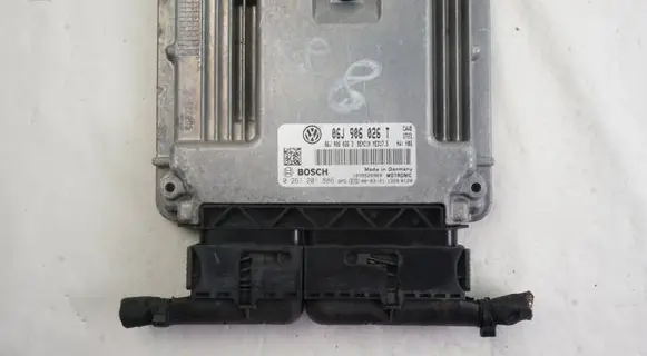 Volkswagen Tiguan Engine control unit/module 06J906026T 0261201886