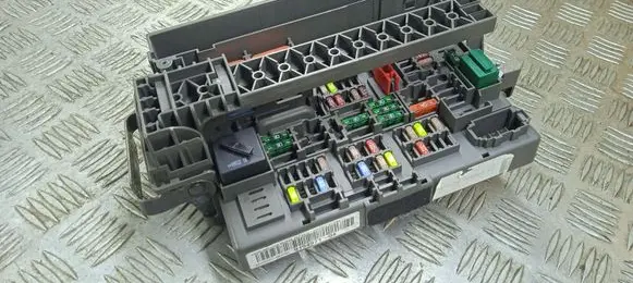 BMW Z4 E89 Fuse module 9154971