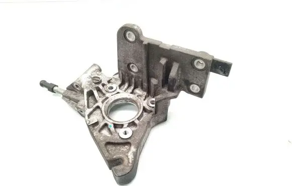 KIA Sportage Engine mounting bracket