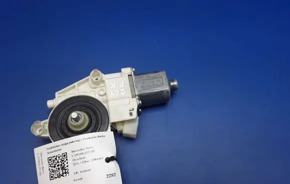 Mercedes-Benz C W204 Front door window regulator motor A2048200142 0130822503