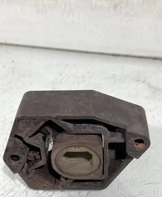 Radiator mount bracket