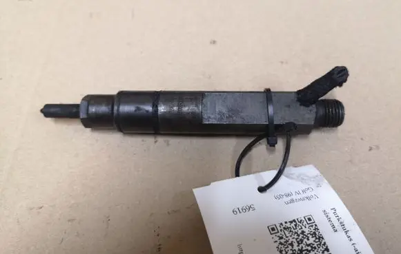 Volkswagen Golf IV Fuel injector 028130201T