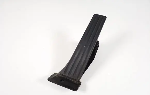 Accelerator throttle pedal