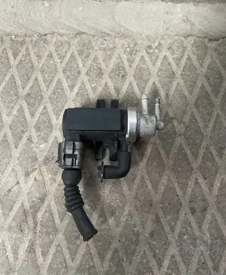 Audi A6 S6 C5 4B Turbo solenoid valve 1J0906627A 72290325