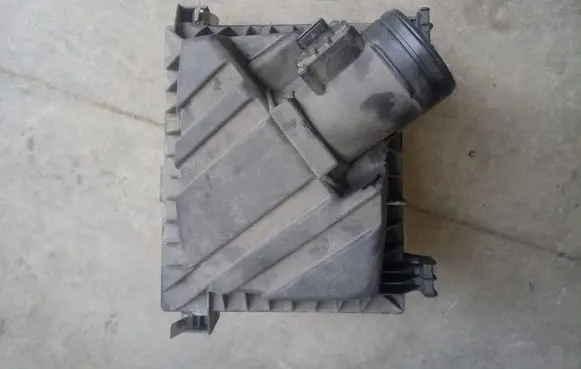 Toyota Avensis T270 Air filter box 3465454